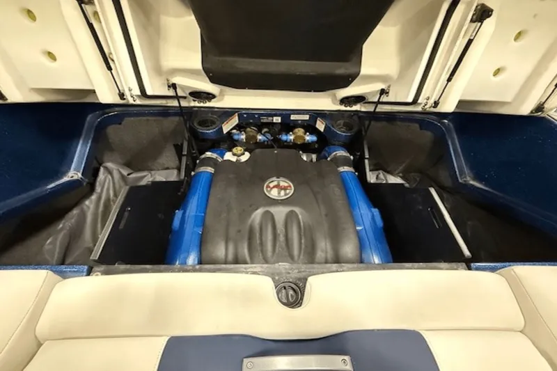 Slide: The Image of MasterCraft X22 2020 - 24