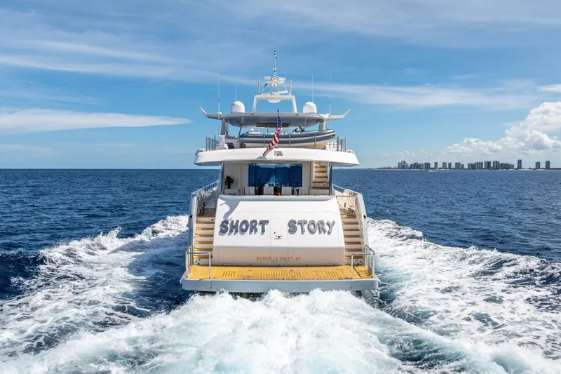 Slide: The Image of Luxury yacht "Short Story" cruising on open sea, Horizon RP120, 2017 model. - 8