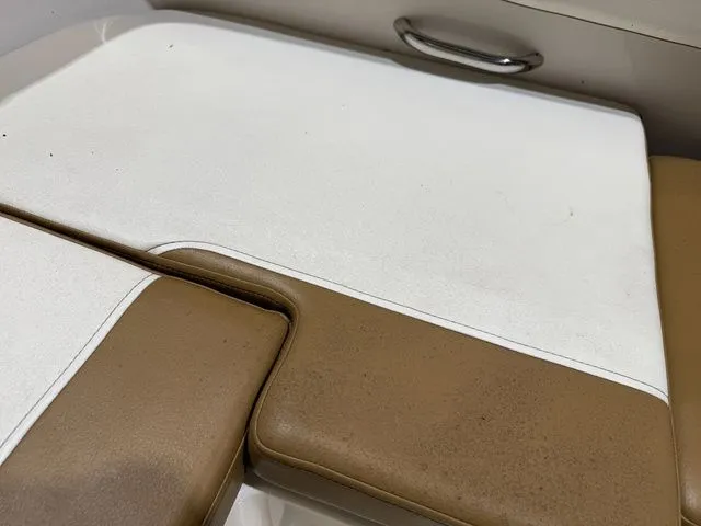 Slide: The Image of Bayliner VR5 Bowrider 2021 - 14