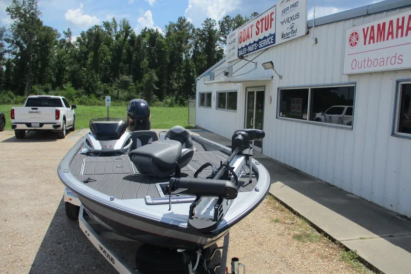 Slide: The Image of 2026 Vexus AVX1980 boat outside dealership with Yamaha outboards signage. - 7