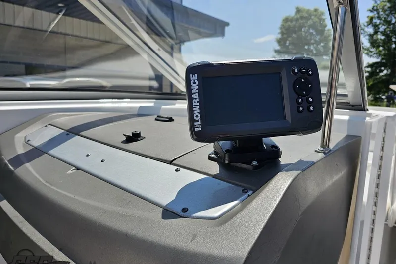 Slide: The Image of Dashboard of 2007 Regal 2000 Bowrider with Lowrance navigation system. - 57