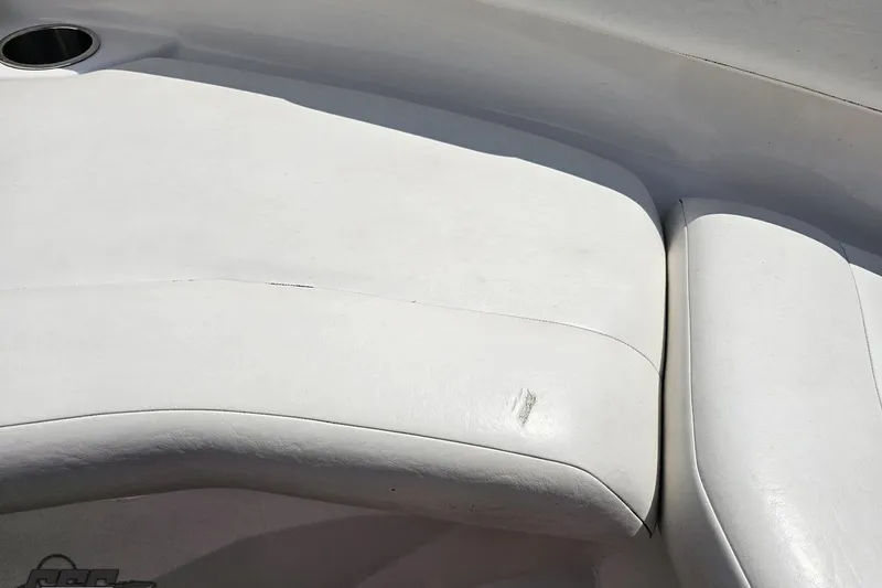 Slide: The Image of White seating area on a 2007 Regal 2000 Bowrider boat. - 85