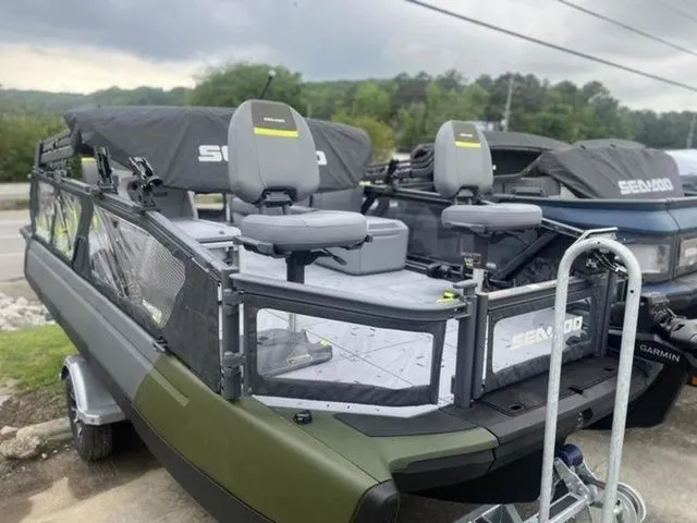 Slide: The Image of Sea-Doo Switch Fish 18 2025 - 3