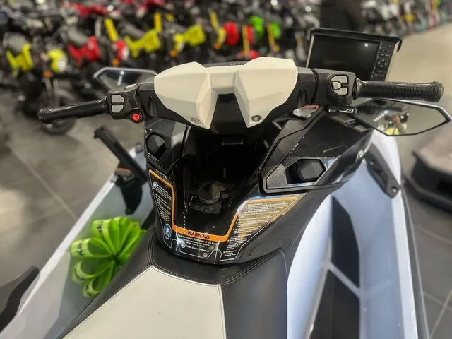 Slide: The Image of Kawasaki Ultra® 160LX-S Angler 2025 - 13