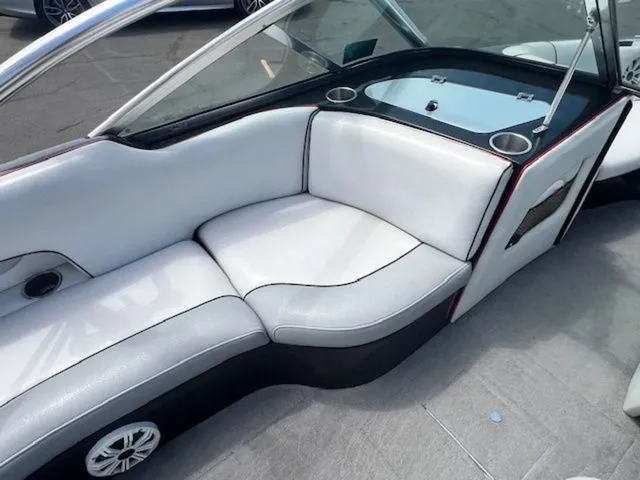 Slide: The Image of MB Sports B-52 2006 - 12