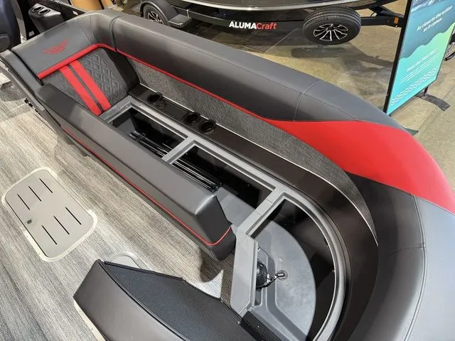 Slide: The Image of Bennington M Center Swingback 26 MCSB Tritoon 2026 - 10