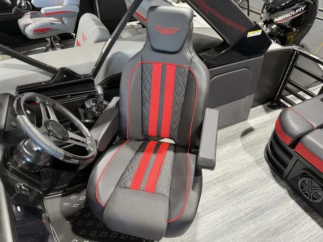 Slide: The Image of Bennington M Center Swingback 26 MCSB Tritoon 2026 - 23