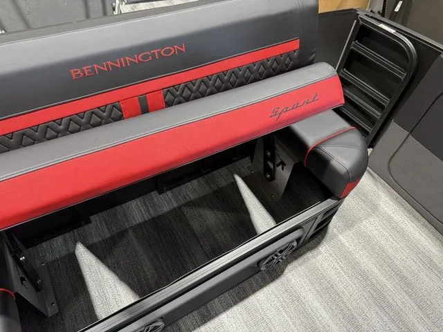 Slide: The Image of Bennington M Center Swingback 26 MCSB Tritoon 2026 - 27