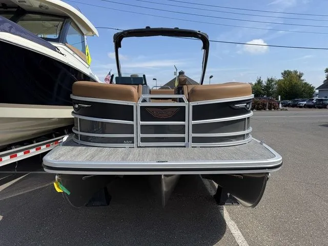 Slide: The Image of Bennington M Swingback 24 MCSB Tritoon 2026 - 3