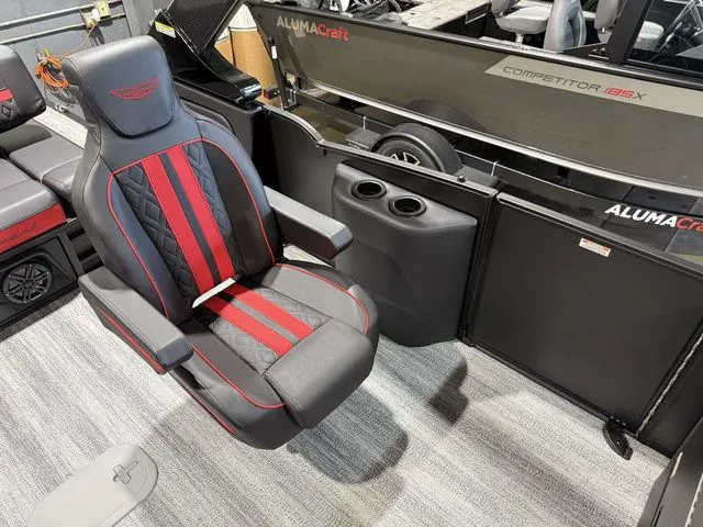 Slide: The Image of Bennington M Center Swingback 26 MCSB Tritoon 2026 - 15