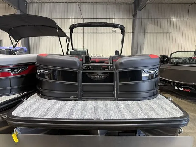 Slide: The Image of Bennington M Center Swingback 26 MCSB Tritoon 2026 - 4