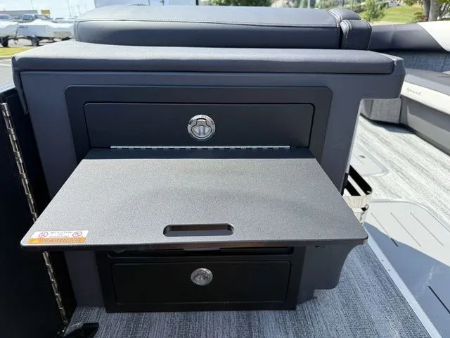 Slide: The Image of Bennington M Swingback 24 MSB Tritoon 2026 - 24