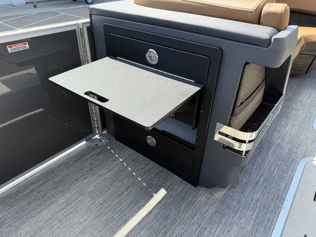 Slide: The Image of Bennington M Swingback 24 MCSB Tritoon 2026 - 18