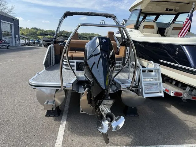 Slide: The Image of Bennington M Swingback 24 MCSB Tritoon 2026 - 6