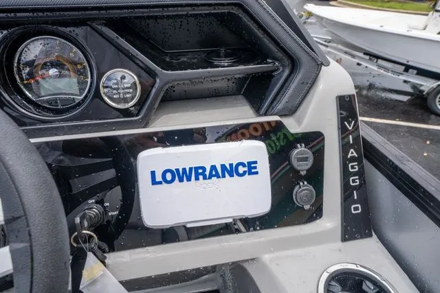 Slide: The Image of Viaggio X22Q Bi-Toon (27" Tubes) 2025 - 13