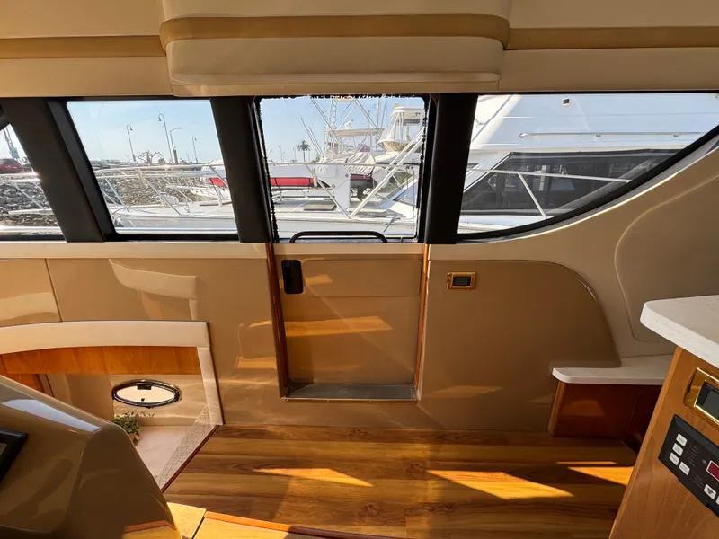 Slide: The Image of Carver 570 Voyager Pilothouse 2001 - 15