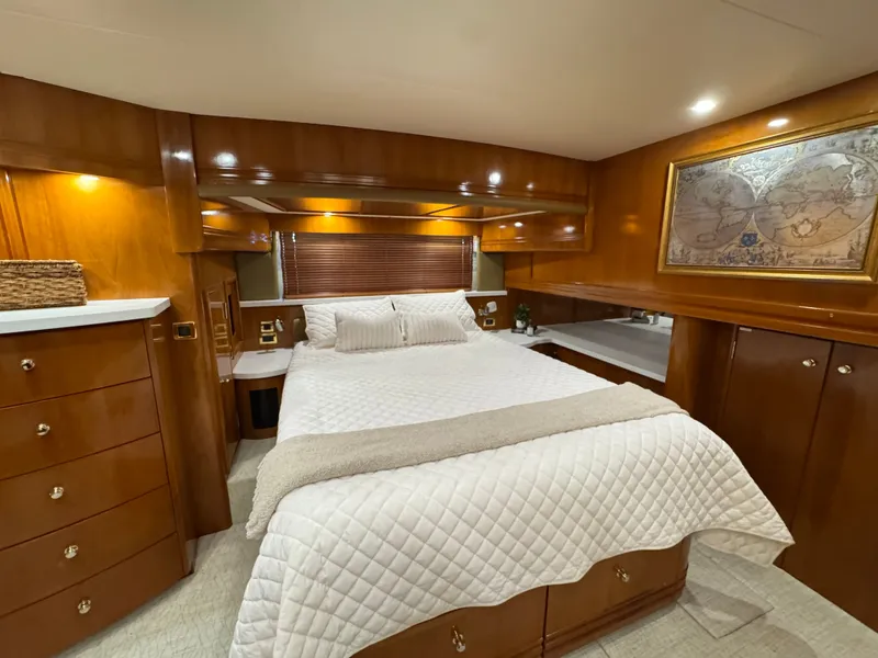 Slide: The Image of Carver 570 Voyager Pilothouse 2001 - 18