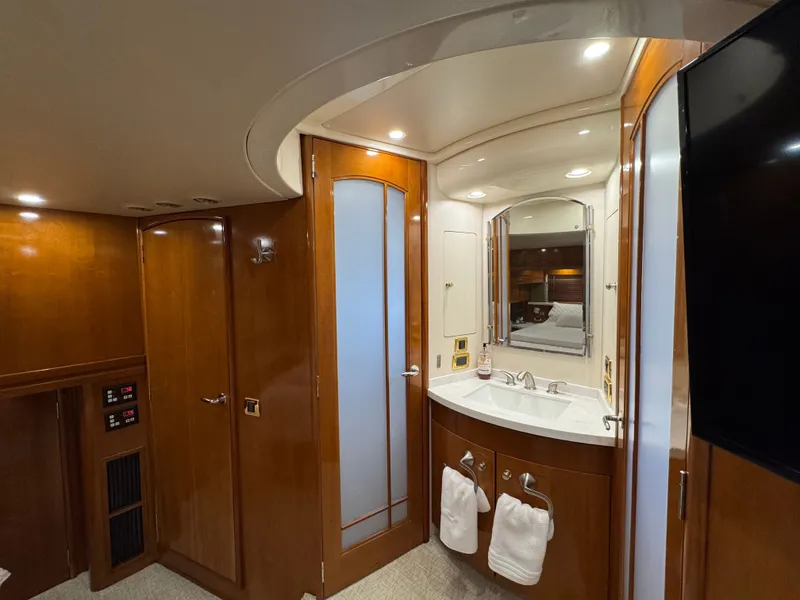 Slide: The Image of Carver 570 Voyager Pilothouse 2001 - 20