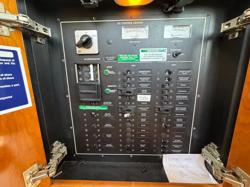 Slide: The Image of Carver 570 Voyager Pilothouse 2001 - 24