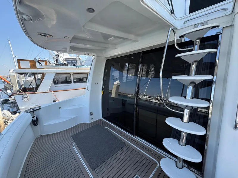 Slide: The Image of Carver 570 Voyager Pilothouse 2001 - 34