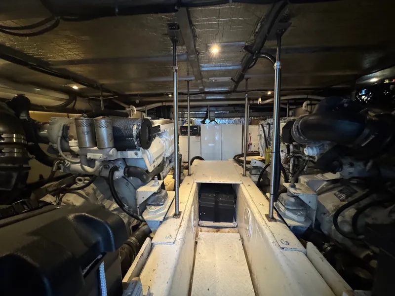 Slide: The Image of Carver 570 Voyager Pilothouse 2001 - 35