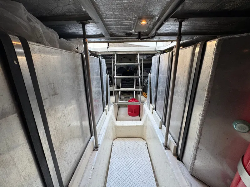 Slide: The Image of Carver 570 Voyager Pilothouse 2001 - 40