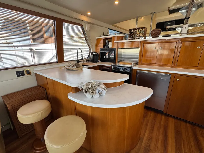 Slide: The Image of Carver 570 Voyager Pilothouse 2001 - 6