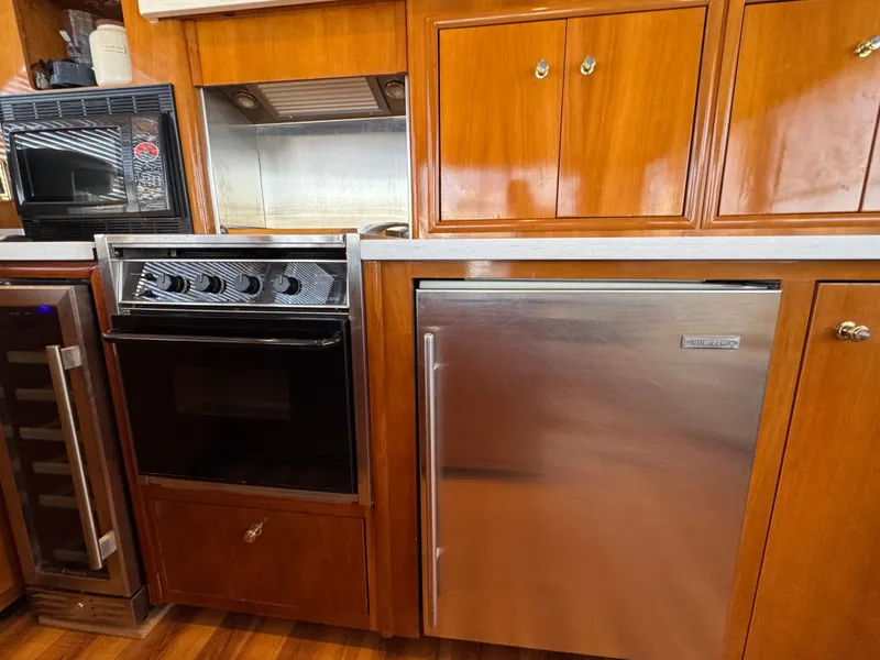 Slide: The Image of Carver 570 Voyager Pilothouse 2001 - 9