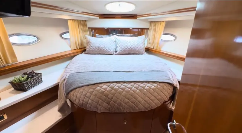 Slide: The Image of Carver Yachts 570 Voyager Pilothouse 2001 - 23