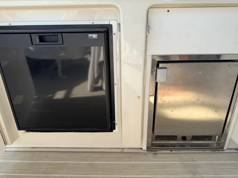 Slide: The Image of Carver Yachts 570 Voyager Pilothouse 2001 - 28