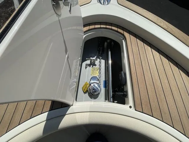 Slide: The Image of Chris-Craft Catalina 30 2024 - 11