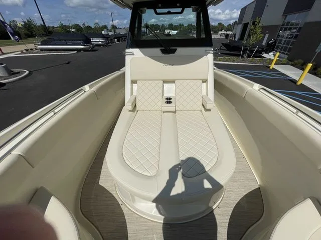 Slide: The Image of Chris-Craft Catalina 30 2024 - 12