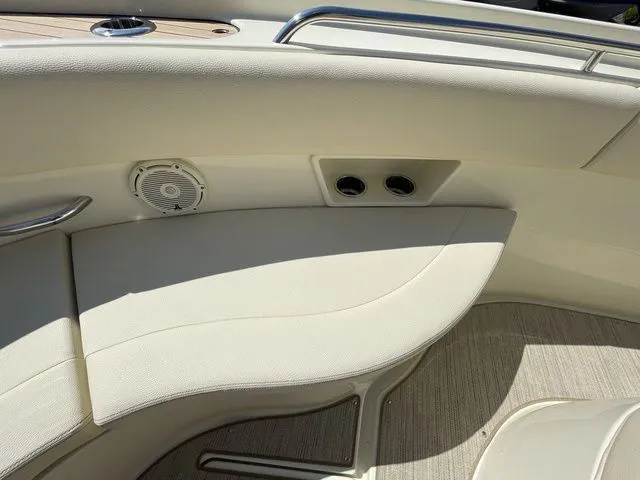 Slide: The Image of Chris-Craft Catalina 30 2024 - 13