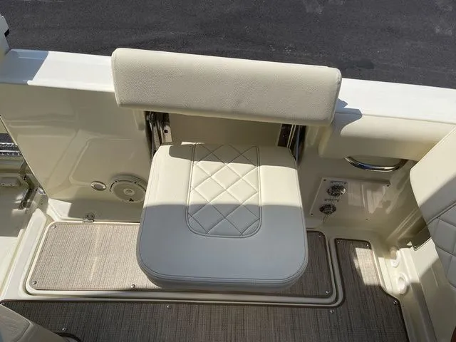 Slide: The Image of Chris-Craft Catalina 30 2024 - 19