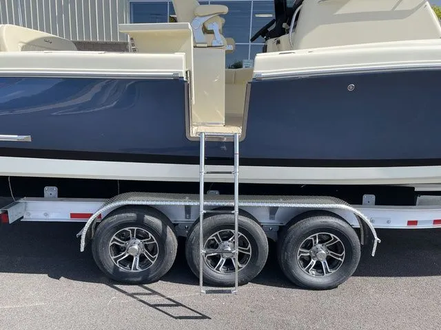 Slide: The Image of Chris-Craft Catalina 30 2024 - 2