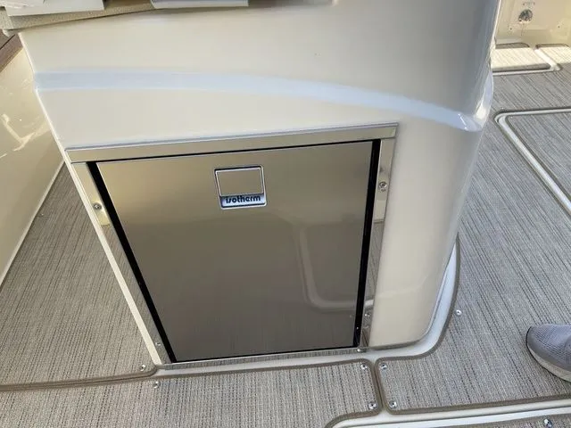 Slide: The Image of Chris-Craft Catalina 30 2024 - 25