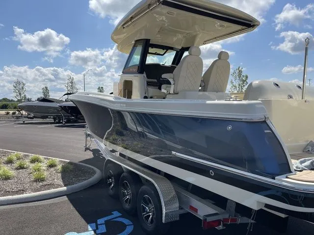 Slide: The Image of Chris-Craft Catalina 30 2024 - 3