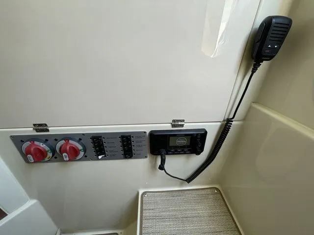 Slide: The Image of Chris-Craft Catalina 30 2024 - 31