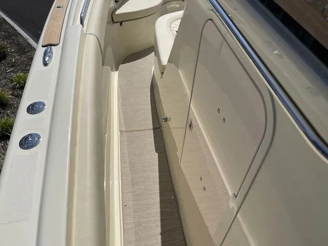 Slide: The Image of Chris-Craft Catalina 30 2024 - 39