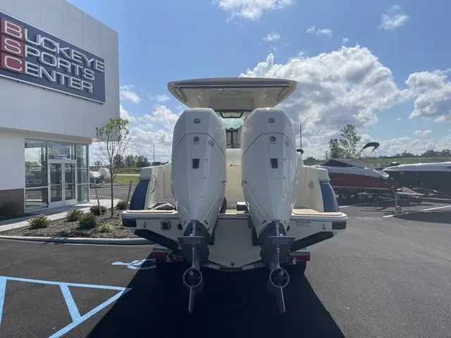 Slide: The Image of Chris-Craft Catalina 30 2024 - 4