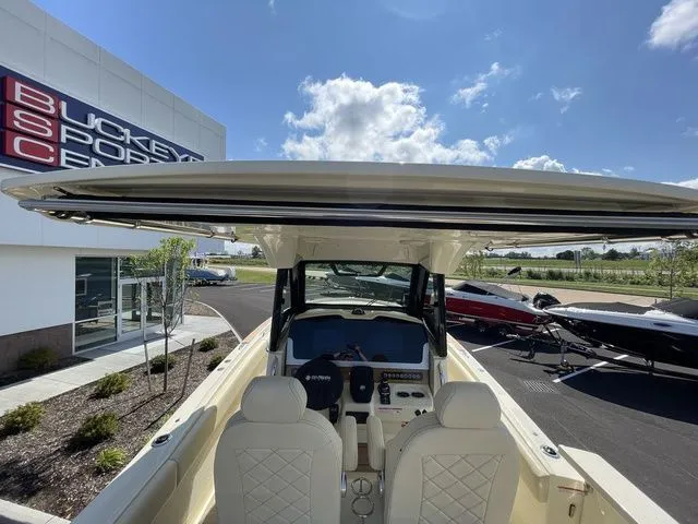 Slide: The Image of Chris-Craft Catalina 30 2024 - 40