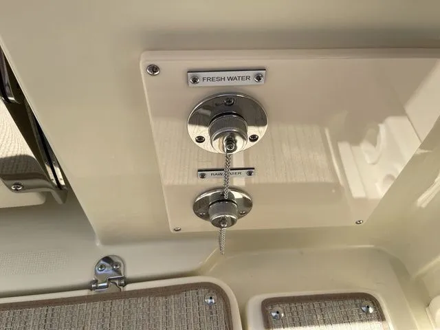 Slide: The Image of Chris-Craft Catalina 30 2024 - 42