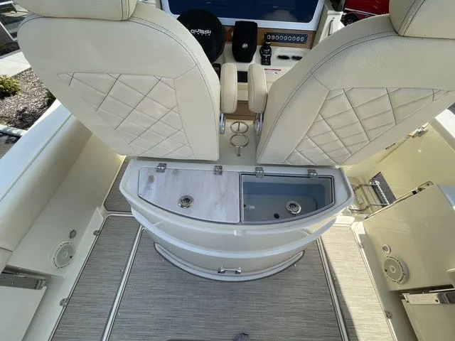 Slide: The Image of Chris-Craft Catalina 30 2024 - 43