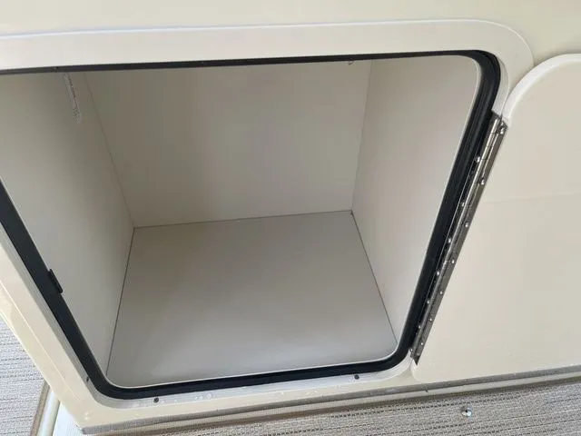 Slide: The Image of Chris-Craft Catalina 30 2024 - 44