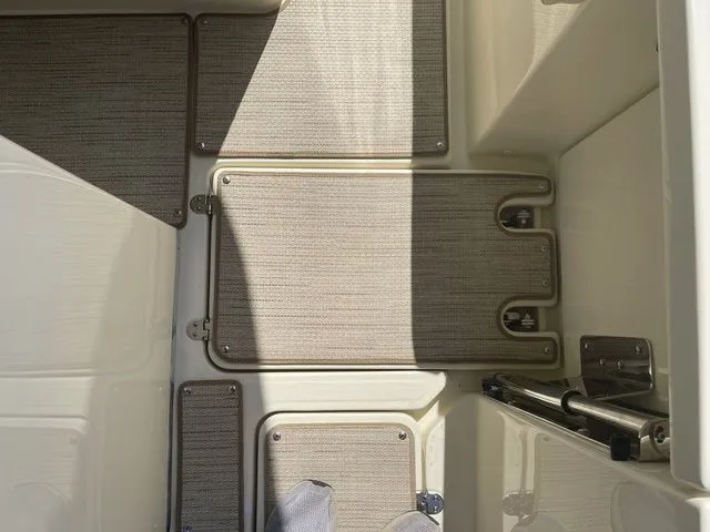 Slide: The Image of Chris-Craft Catalina 30 2024 - 52