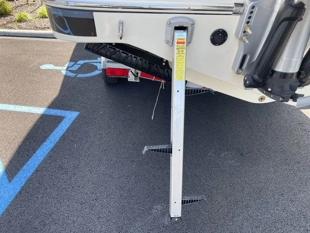 Slide: The Image of Chris-Craft Catalina 30 2024 - 6