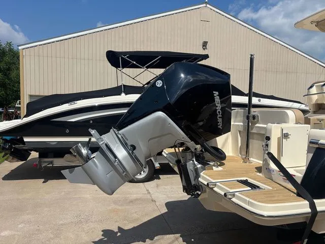 Slide: The Image of Scout 240 XSF 2024 - 16