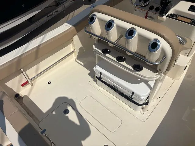 Slide: The Image of Scout 240 XSF 2024 - 3