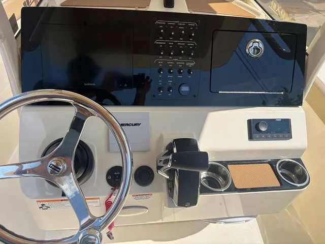 Slide: The Image of Scout 240 XSF 2024 - 9