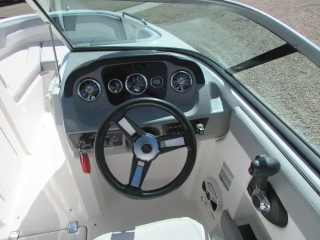 Slide: The Image of Chaparral 210 H2O 2019 - 14